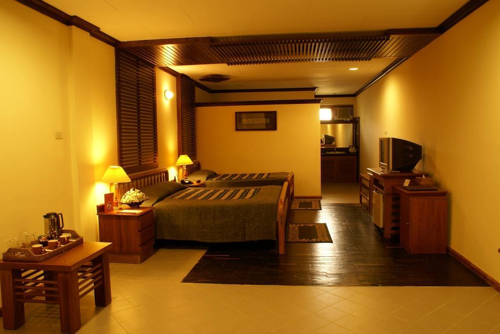 Sunny Paradise Resort Ngwesaung Exterior foto